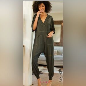Natural life jumpsuit- black- long sleeve -L